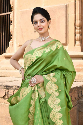 Green' Pure Katan Silk Banarasi Handloom Saree With Kadhua Scalloped Border