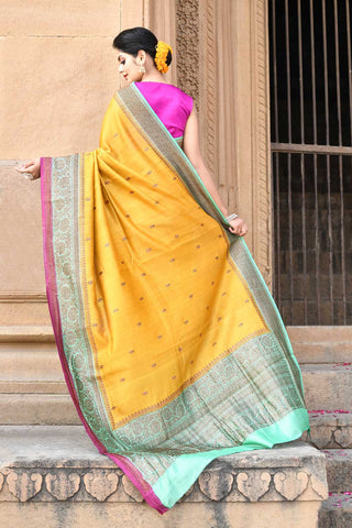 Banarasi saree with contrast Border In Mint And Magenta Purple