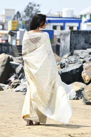 Mehfil-e-Rang' Off-white Pure Resham Cotton Silk Banarasi Handloom Saree