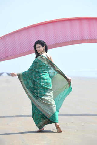 'Afreen' Green Pure Resham Cotton Alfi Booti Tilfi Border Banarasi Handloom Saree